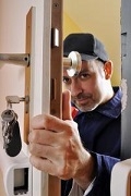 Особенности установки замка в металлическую дверь - ELOCKS.RU